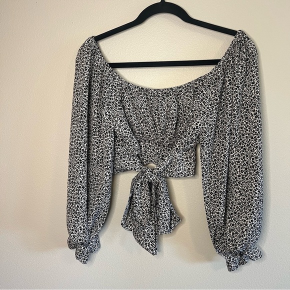 Altar’d State Women's Black and White Print Crop Top Size Small - Picture 5 of 10